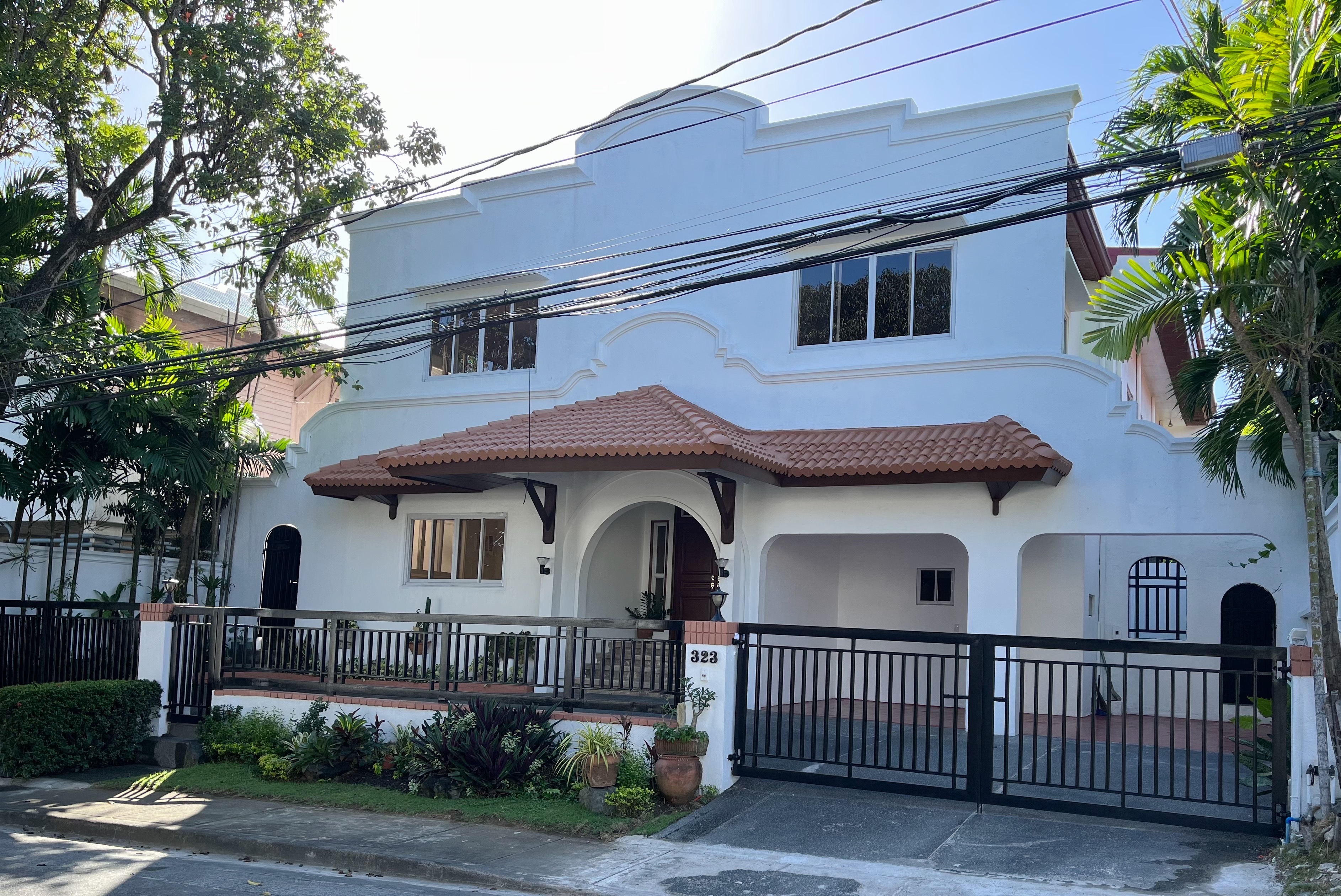 5BR Contemporary Mediterranean House for Lease